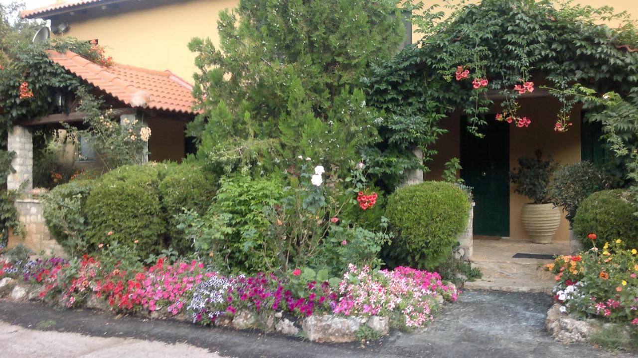 Aphrodite's Inn Kalavrita Extérieur photo